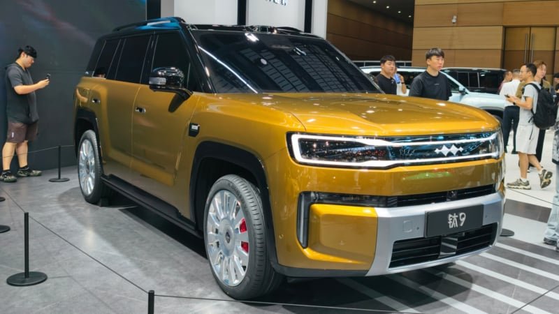 BYD FCB Ti 9 PHEV Crossover with 310 km EV Range Makes Live Debut in China