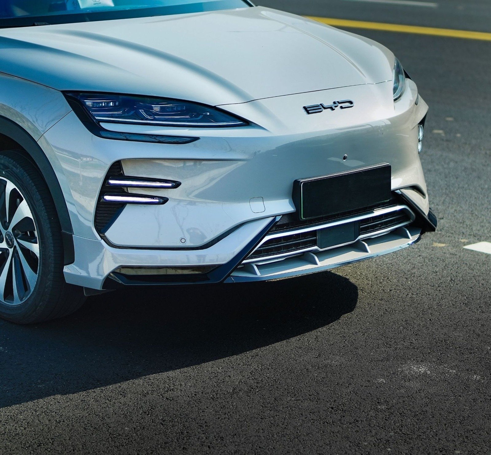 Marvix front bumper lip installed on a BYD Song Plus, front three-quarter view