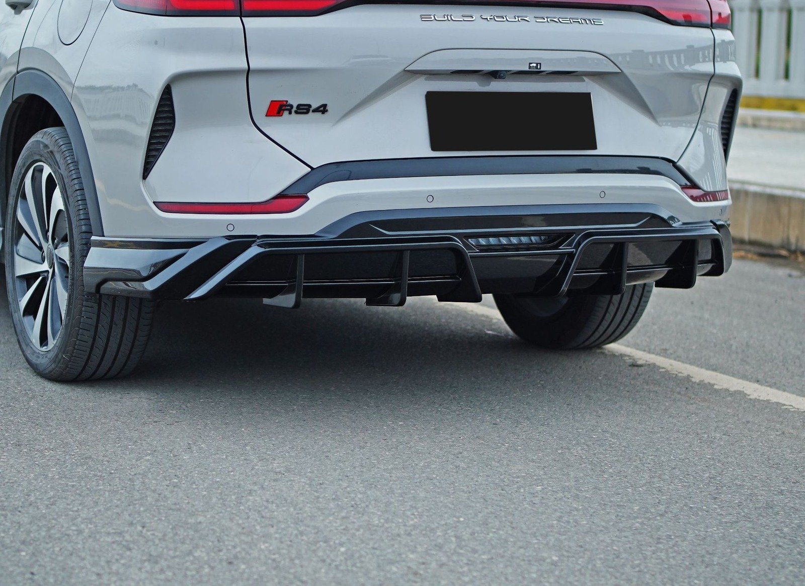Marvix rear bumper diffuser fitted to a BYD Seal U DM-i (Song Plus), close-up of the rear bumper