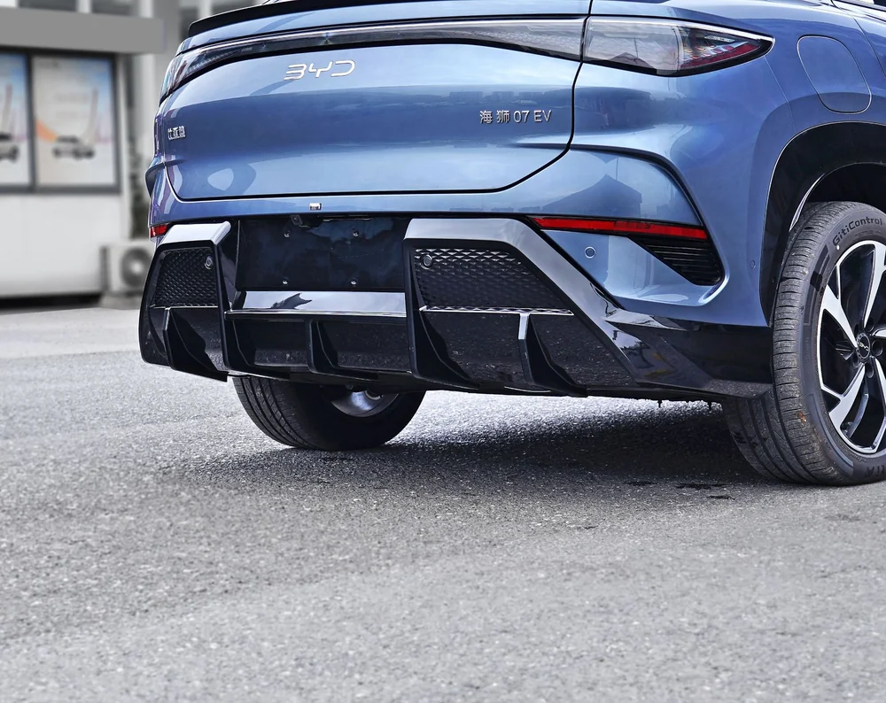 Marvix rear bumper diffuser fitted to a blue BYD Sealion 7, close-up of the lower rear bumper