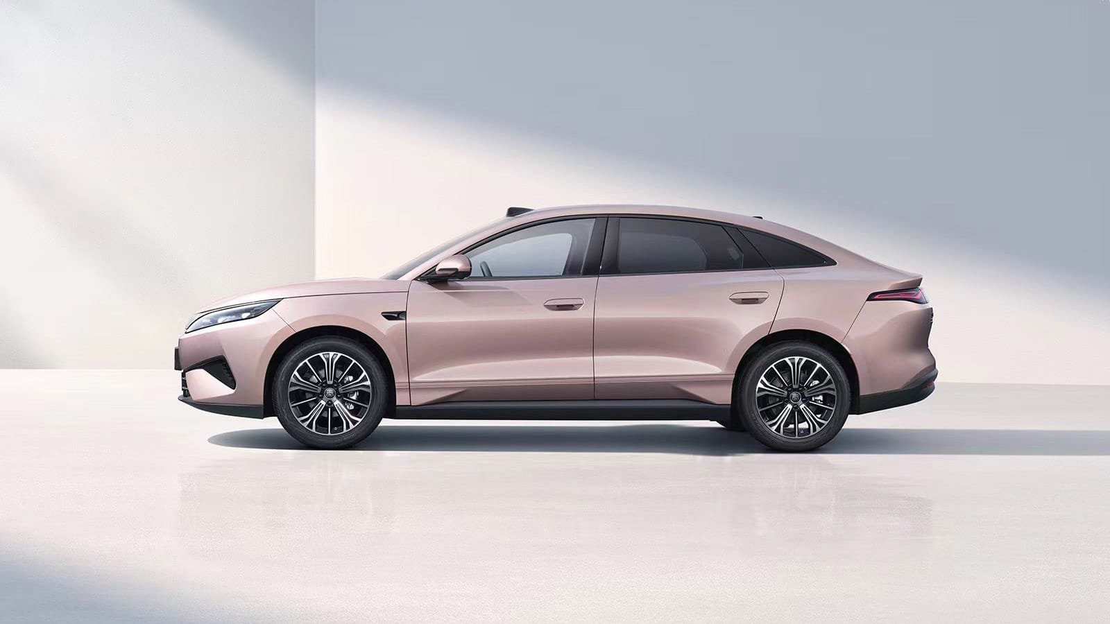 Side profile of the BYD Qin Max sedan