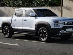 BYD Shark 6 plug-in hybrid pickup