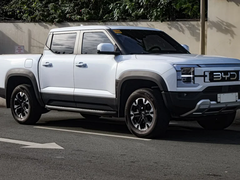 BYD Shark 6 plug-in hybrid pickup