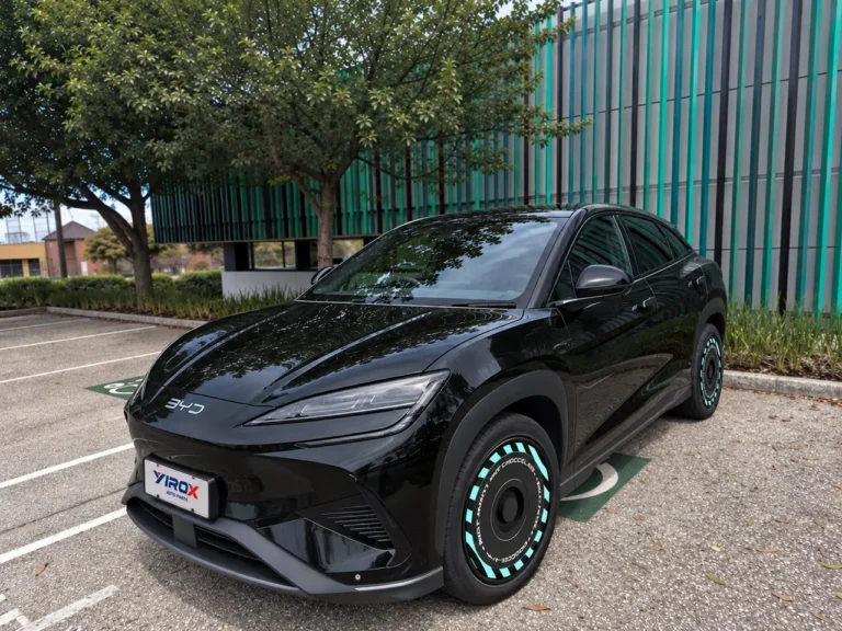 09-byd-sealion-7-black-turquoise-wheel-cover-parking-copy
