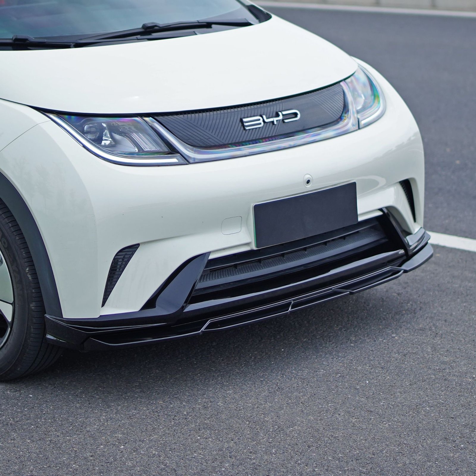 Marvix front bumper part fitted to the lower front bumper of a white BYD Dolphin
