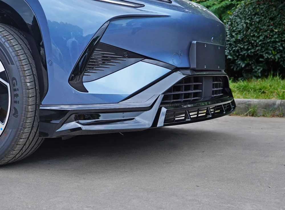 Front bumper for byd sealion 7 modification