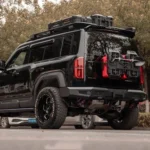  Leopard 5 مزوّد بالمصد الخلفي للطرق الوعرة، منظر خلفي ثلاثي الأرباع