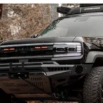  Leopard 5 مع مصد أمامي للطرق الوعرة، منظر أمامي ثلاثي الأرباع